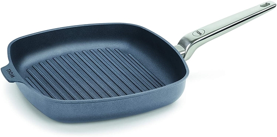 Picture of WOLL Diamond LITE Pro induction, cast iron steak pan square with stainless steel handle, 28 x 28 cm, 4 cm high with grooves